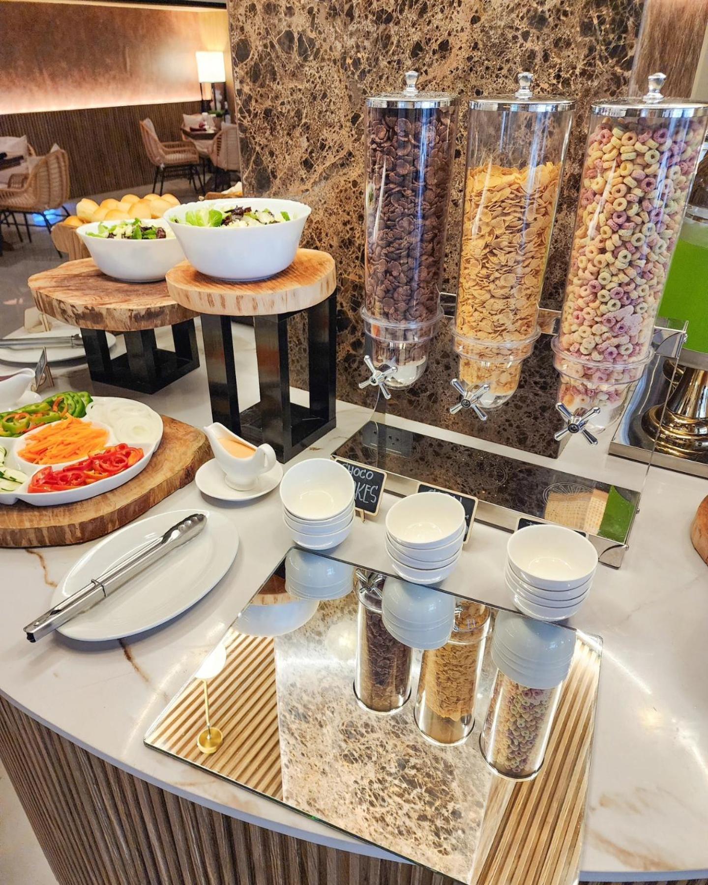 Elijah Hotel Dasmarinas Εξωτερικό φωτογραφία