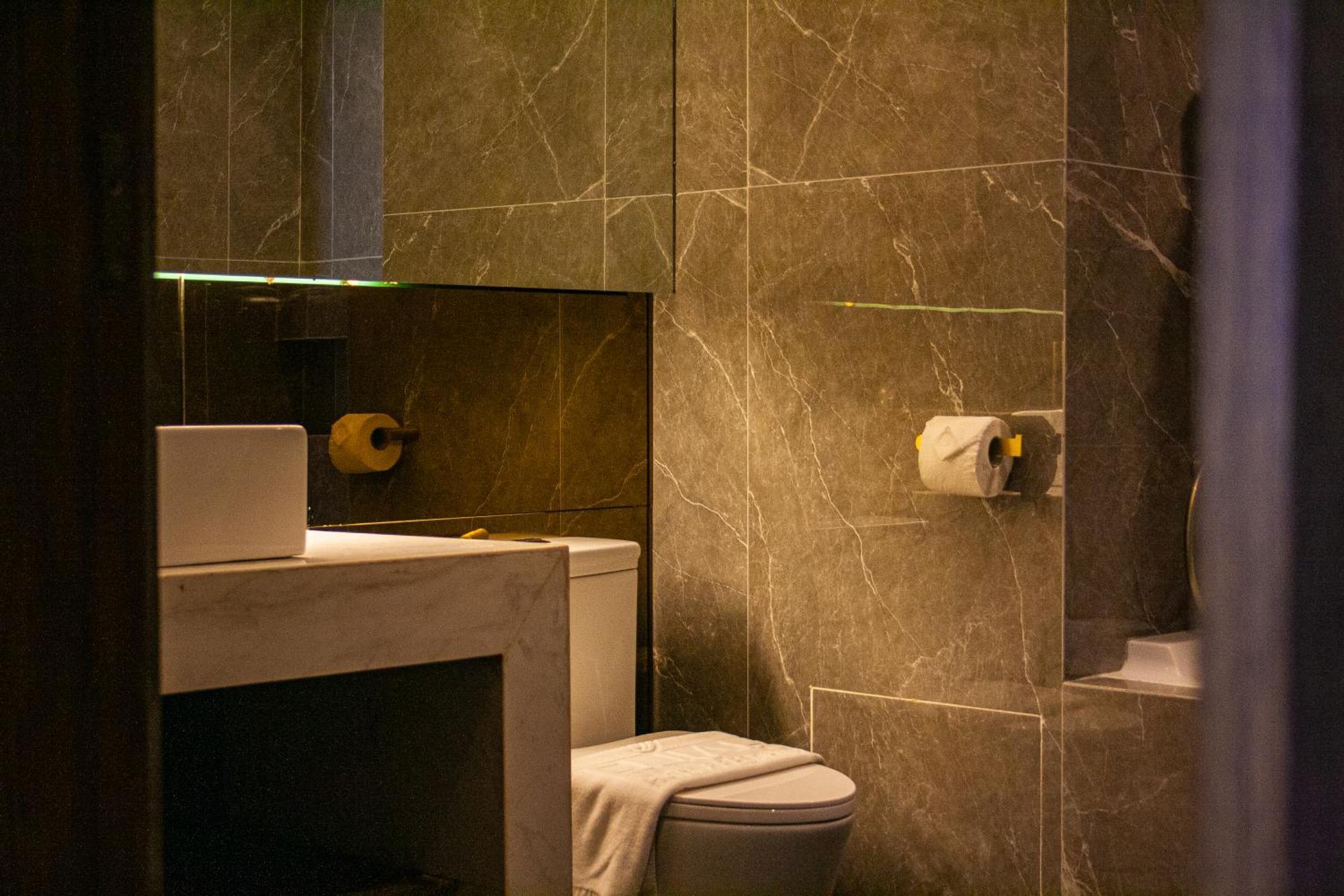 Elijah Hotel Dasmarinas Εξωτερικό φωτογραφία