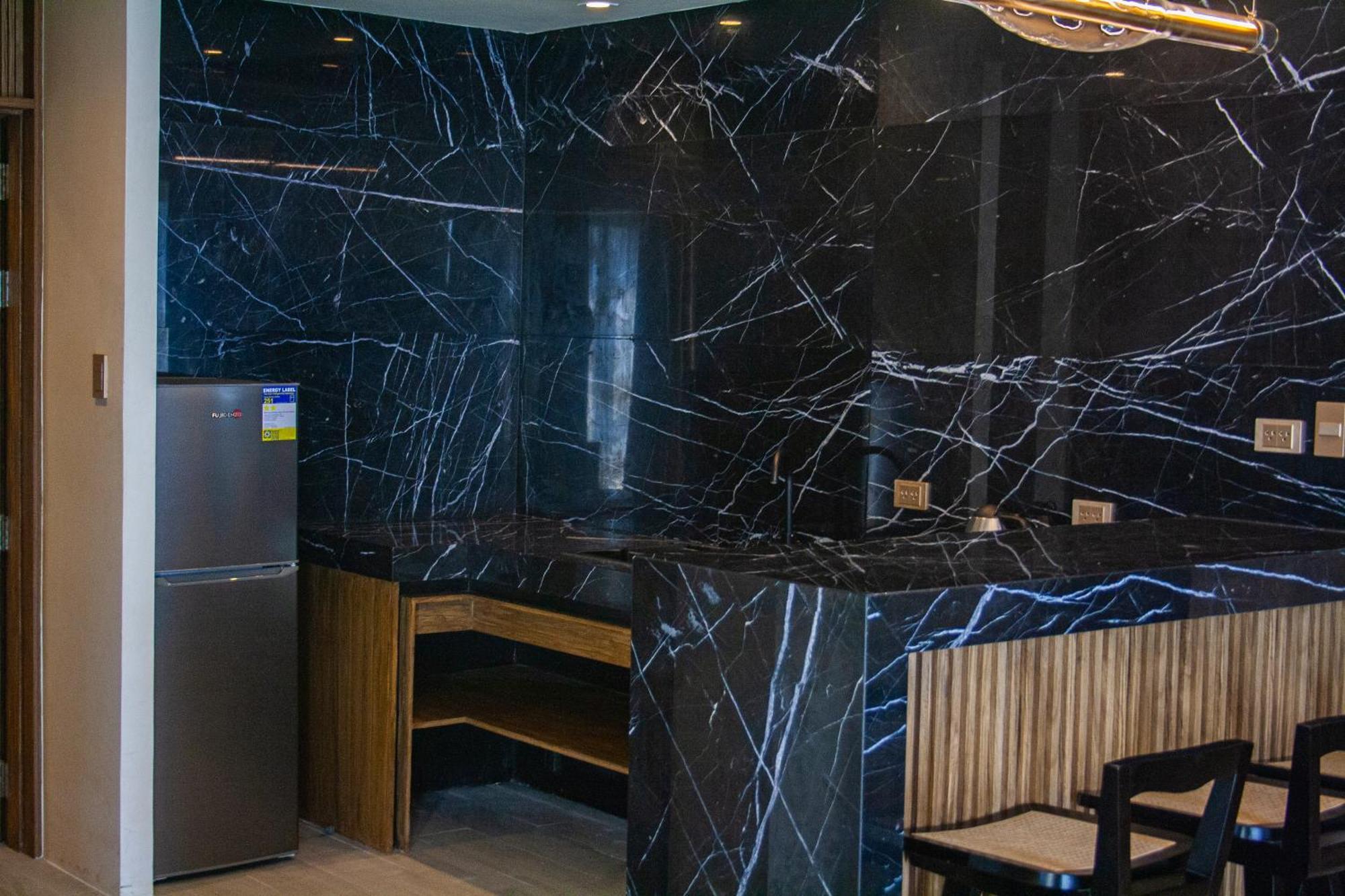 Elijah Hotel Dasmarinas Εξωτερικό φωτογραφία